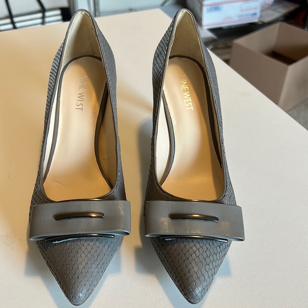 Nine West never worn grey heels